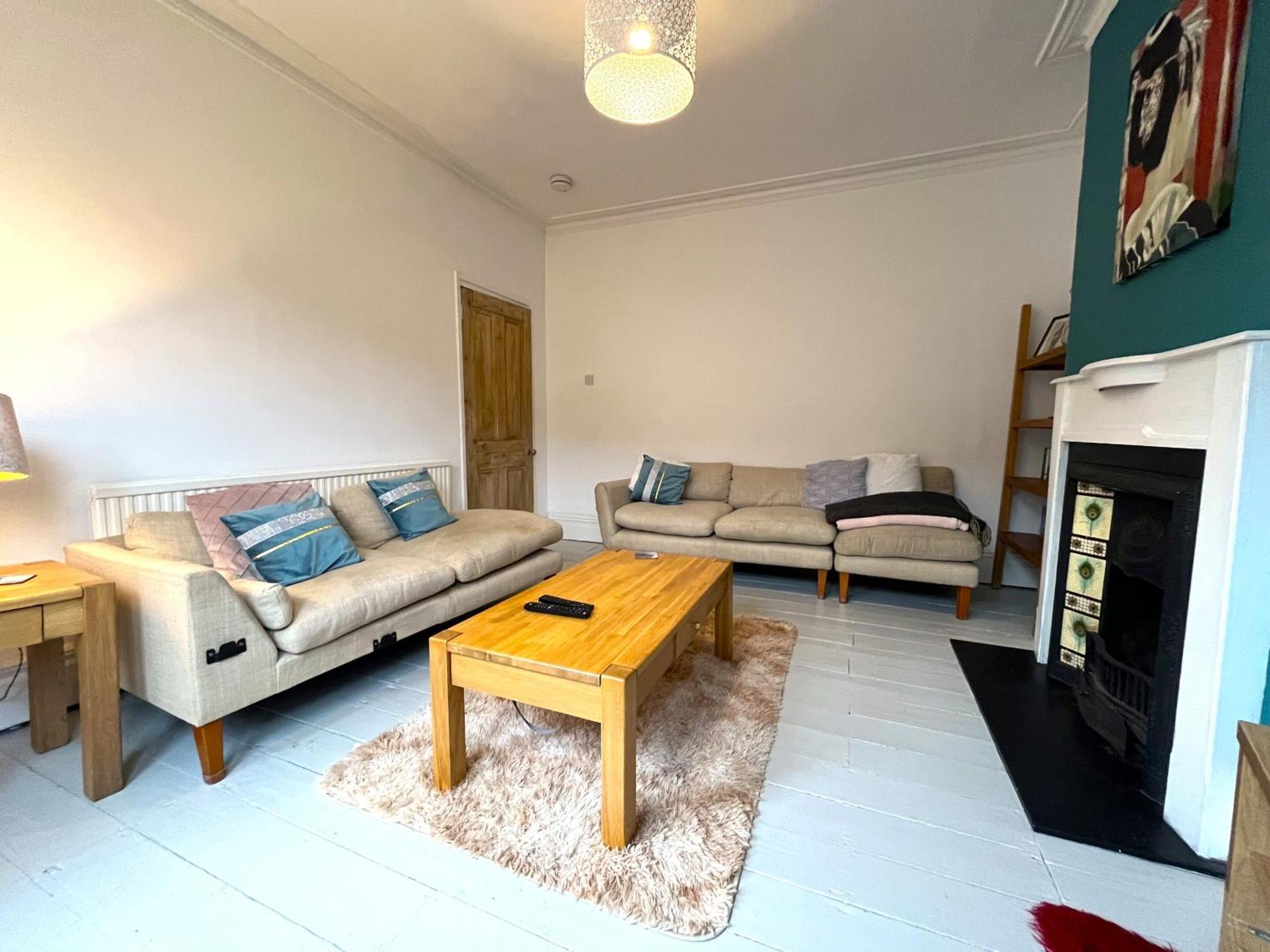 Charming Cottage Retreat With Garden - Sleeps 12 Bristol Exterior photo