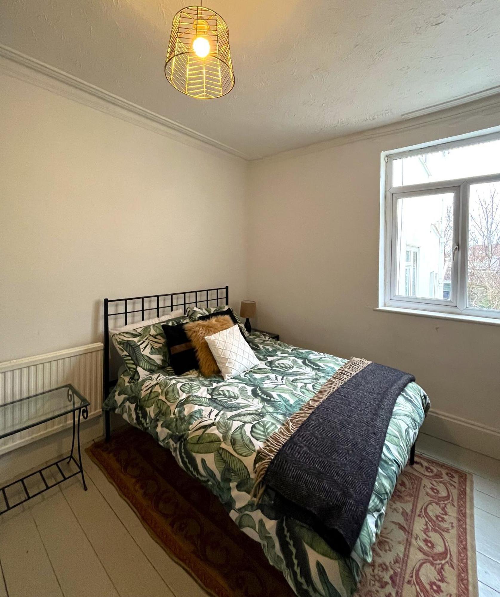Charming Cottage Retreat With Garden - Sleeps 12 Bristol Exterior photo